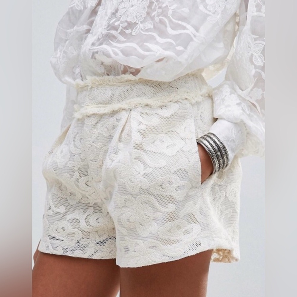 JOA Lace Off-White Shorts